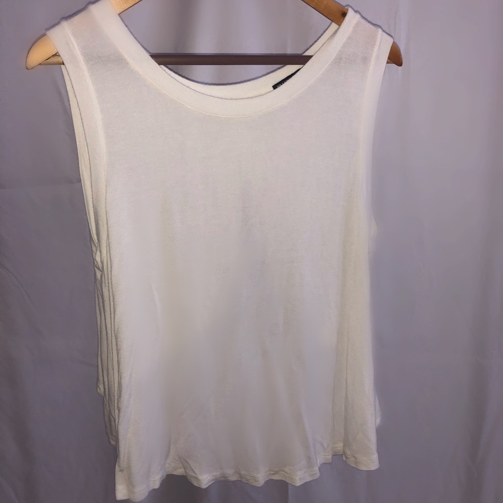 Brandy Melville Open-Back Tanktop